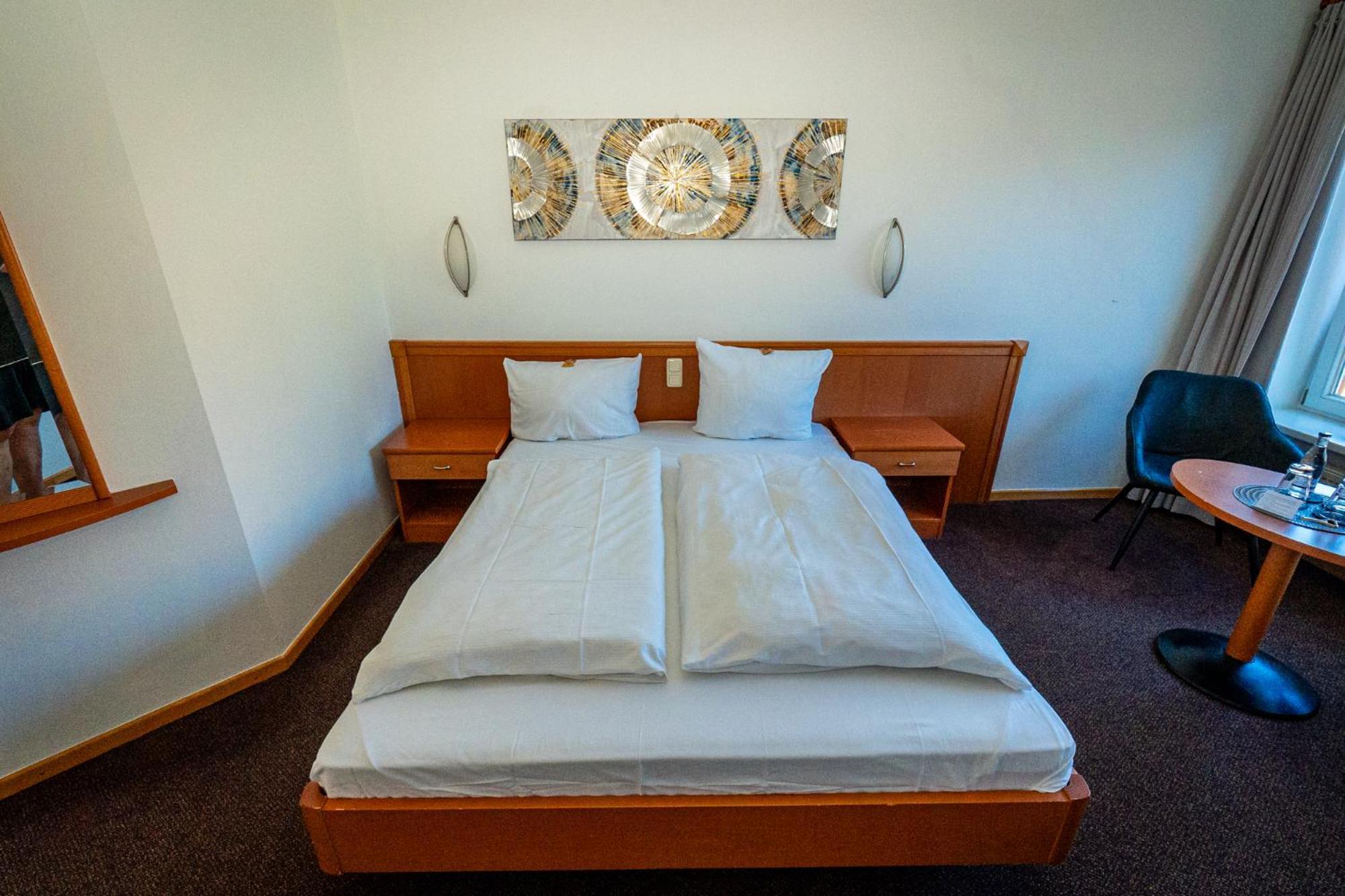 Hotel Adler & Eventlocation Gmbh Itzehoe Bagian luar foto
