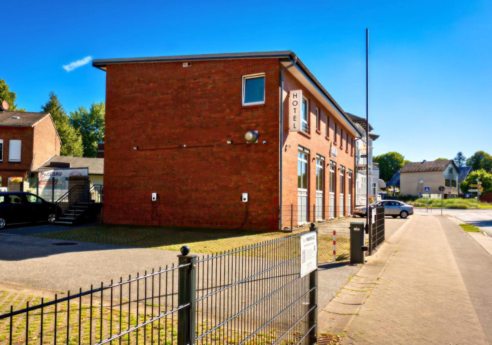 Hotel Adler & Eventlocation Gmbh Itzehoe Bagian luar foto