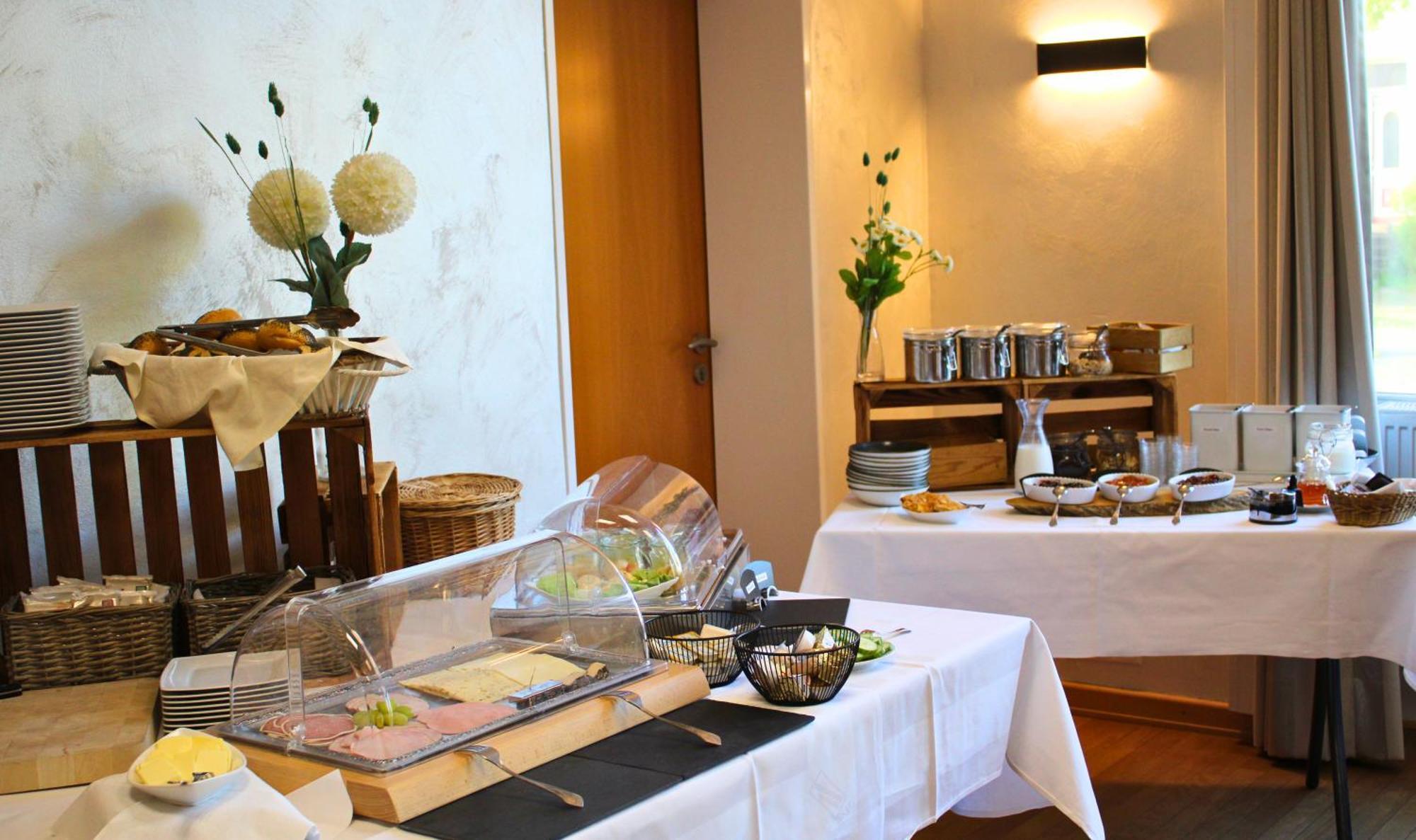 Hotel Adler & Eventlocation Gmbh Itzehoe Bagian luar foto